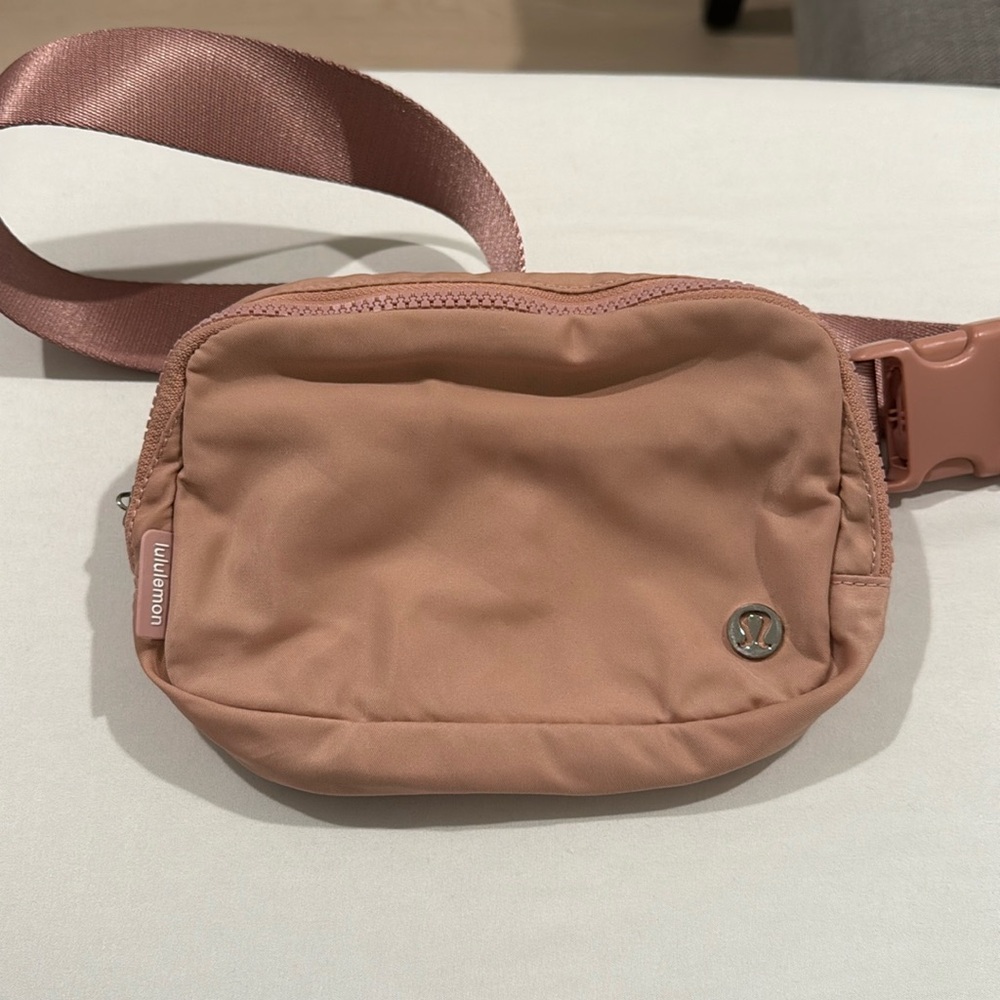 Lululemon Everywhere Belt Bag 1L